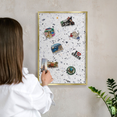 Dekoratív fali mágnestábla arany keret Terrazzo stílus