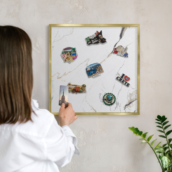 Dekoratív fali mágnestábla arany keret Modern elegancia