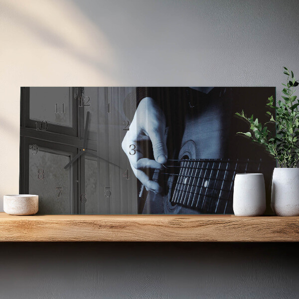 Üvegóra vízszintesen gitáros